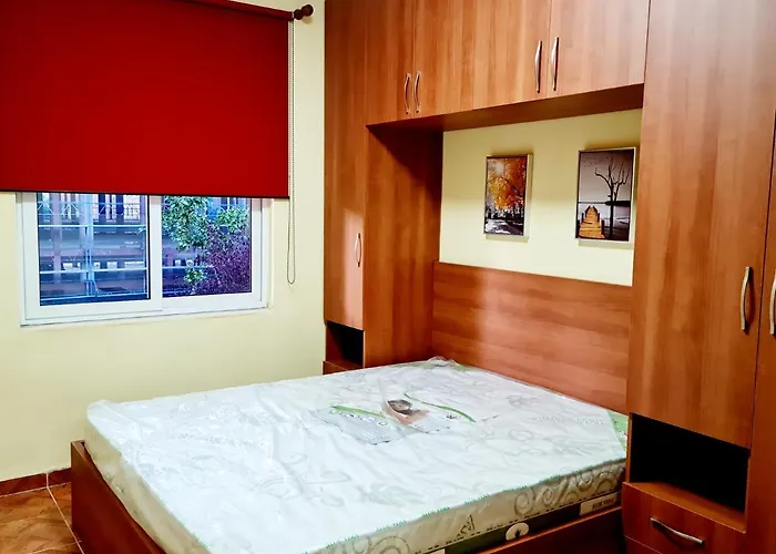 2v1 - 21 Dhjetori Am דירה טיראנה