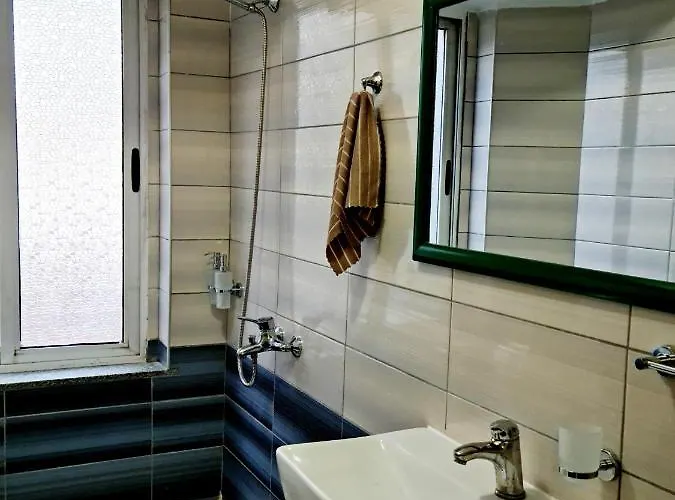 2v1 - 21 Dhjetori Am דירה טיראנה